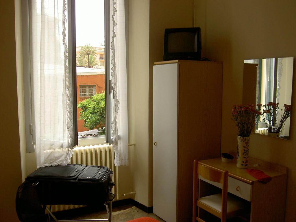 Albergo Kristina Бордигера Экстерьер фото