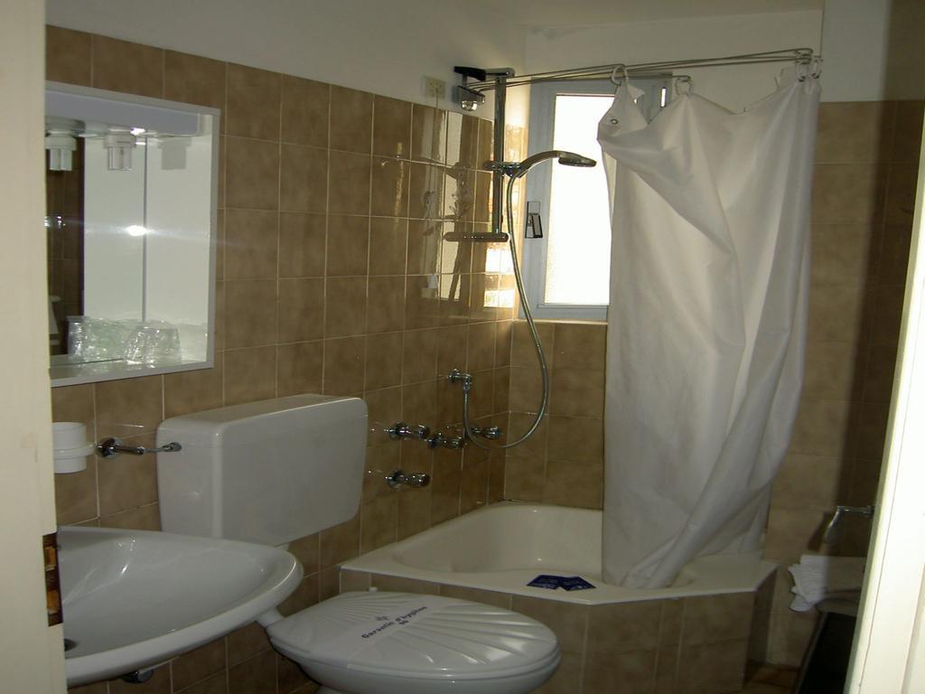 Albergo Kristina Бордигера Экстерьер фото